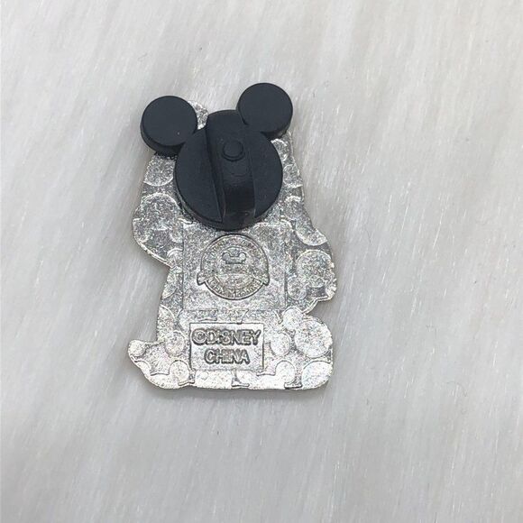 🔮 5/$25 Disney Chip 'n' Dale - Chip Acorn Pin - Picture 3 of 3